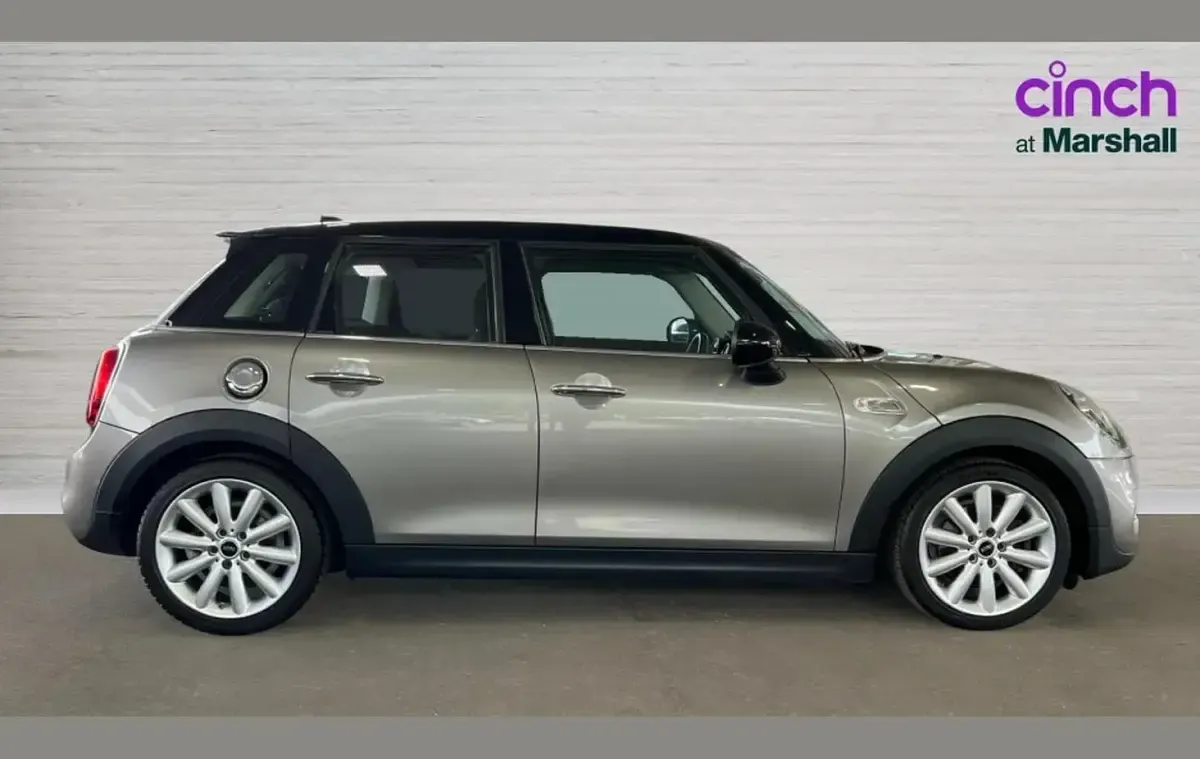 Usado Mini Cooper S Classic 188 CV (138 kW) 2019 Plateado Utilitario