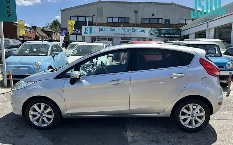 Used Ford Fiesta Titanium 97 HP (71 kW) 2009 Silver Hatchback