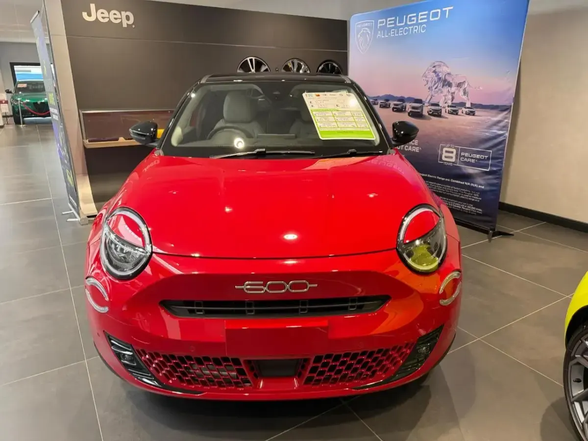 New Fiat 600 La Prima 99 HP (72 kW) 2026 Red SUV