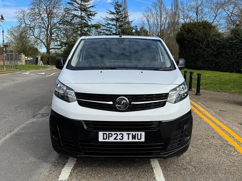Used Vauxhall Vivaro S 100 HP (73 kW) 2023 White MPV