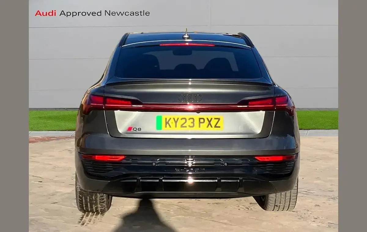 Usado Audi Q8 e-tron Advanced 300 kW (408 HP) 2023 Cinzento SUV