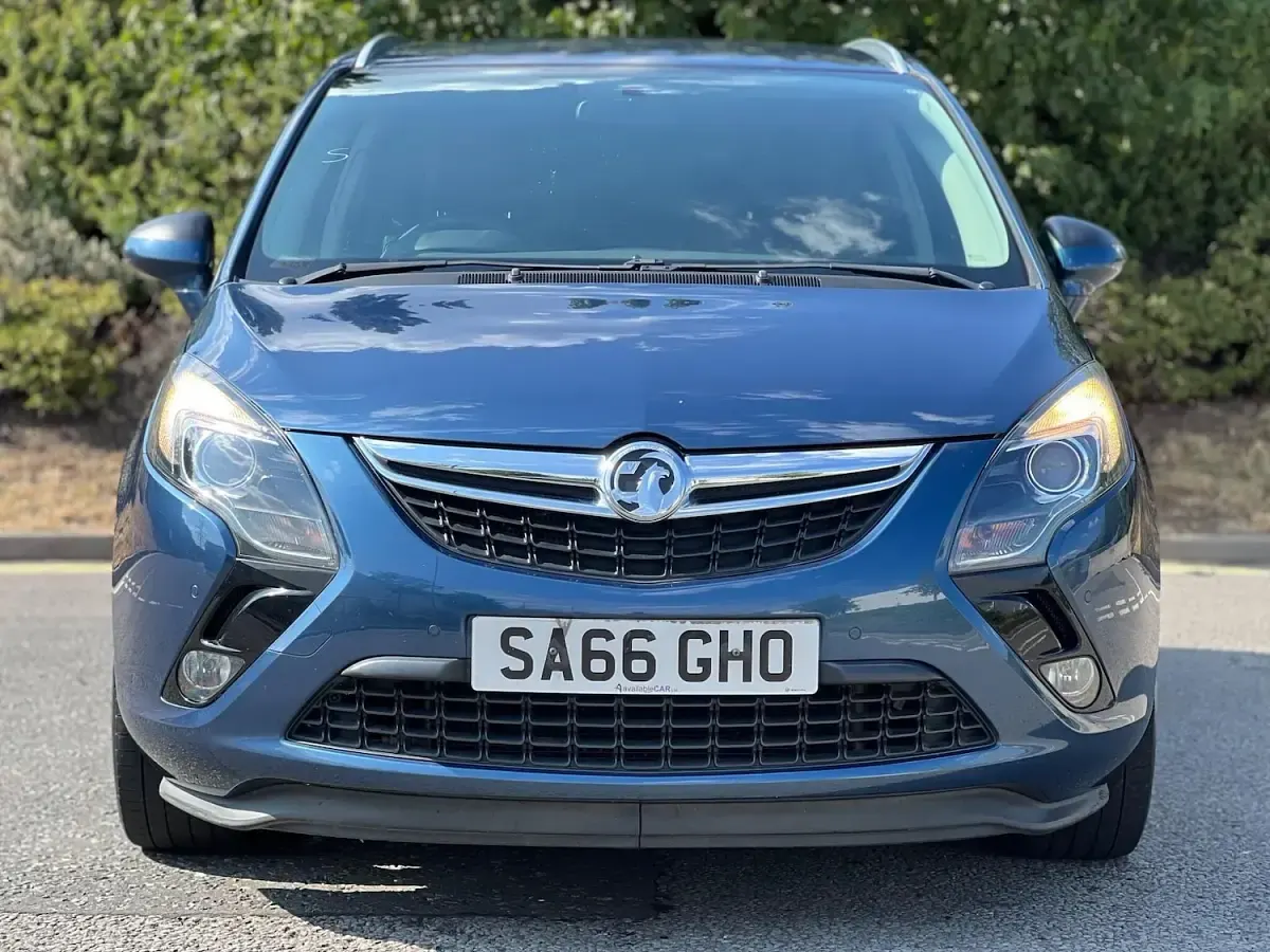 Used Vauxhall Zafira Tourer SRi 140 HP (102 kW) 2016 Blue MPV