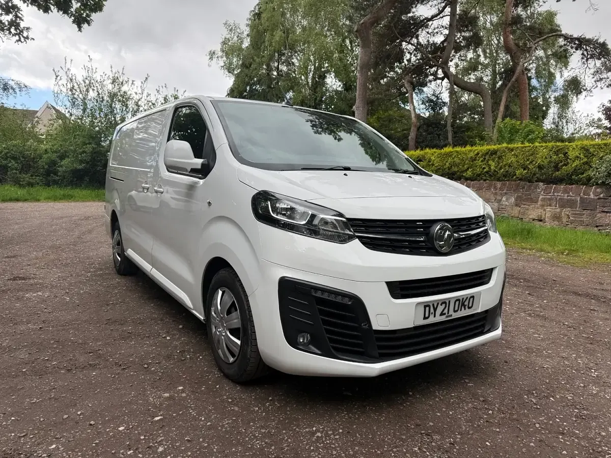 Used Vauxhall Vivaro Sportive 100 HP (73 kW) 2021 White MPV