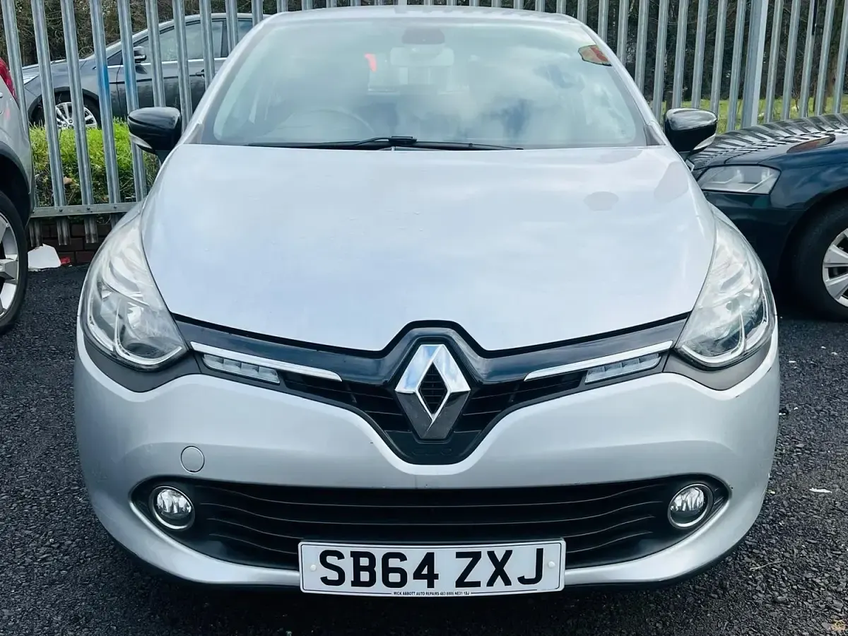 Used Renault Clio Dynamique 75 HP (55 kW) 2014 Silver Hatchback