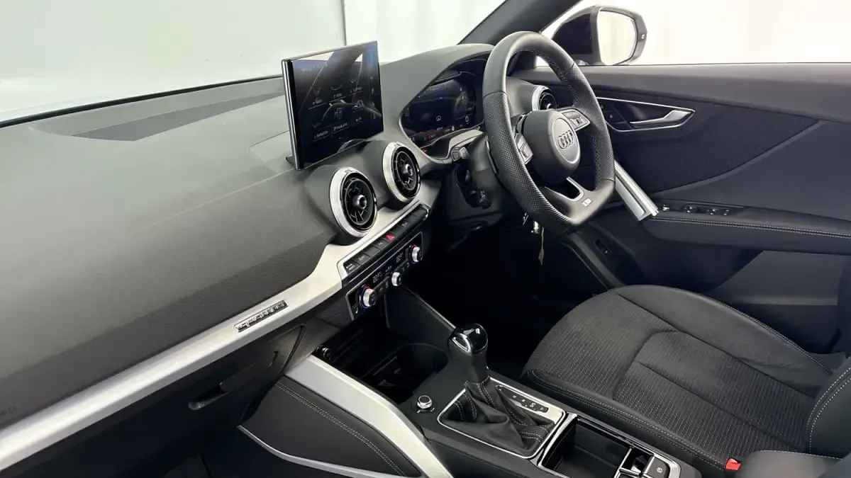 Usado Audi SQ2 Black Edition 300 HP (220 kW) 2025 Cinzento SUV
