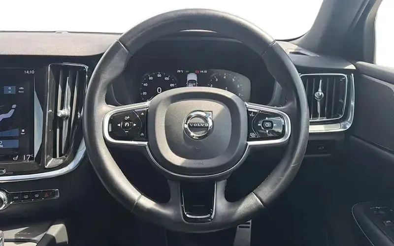 Used Volvo V60 R-Design 197 HP (144 kW) 2021 Black Estate