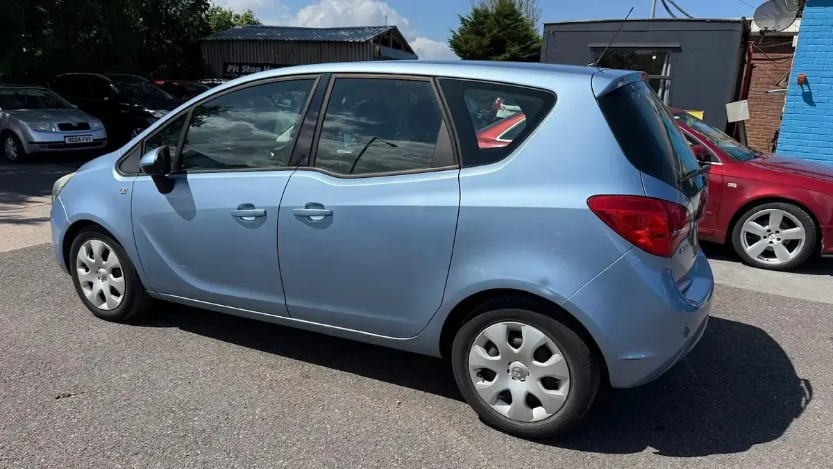 Used Vauxhall Meriva 120 HP (88 kW) 2014 Blue MPV