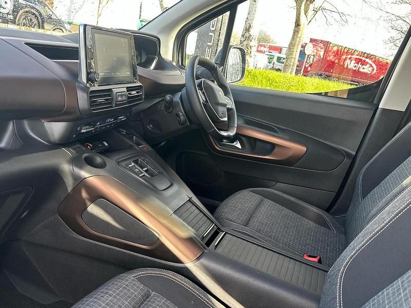 Used Peugeot e-Rifter GT 100 kW (136 HP) 2024 Grey MPV