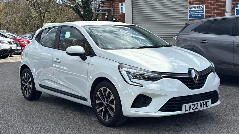 Used Renault Clio V Iconic 90 HP (66 kW) 2022 Solid  glacier white  Hatchback