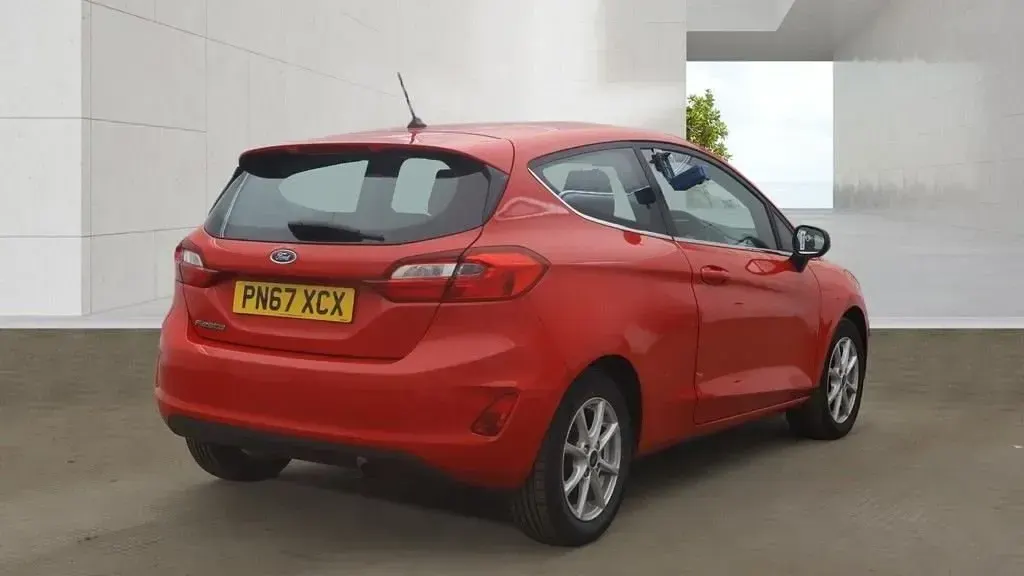 Używany Ford Fiesta Zetec 2017 Czerwony Hatchback