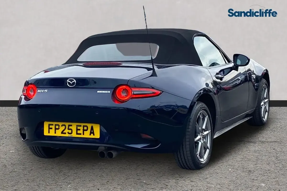 Usado Mazda MX5 132 HP (97 kW) 2025 Azul Cabrios