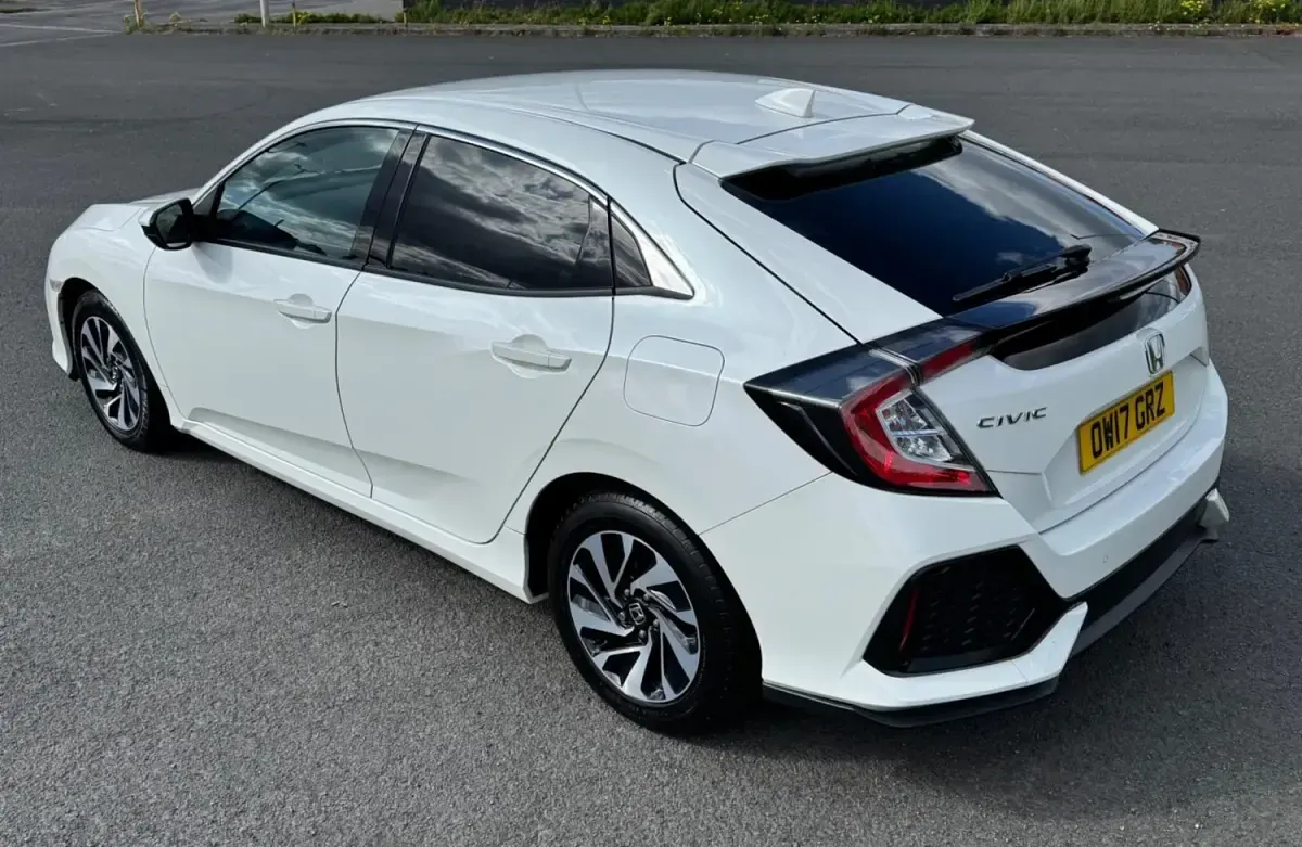 Używany Honda Civic SE 129 KM (94 kW) 2017 Biały Hatchback