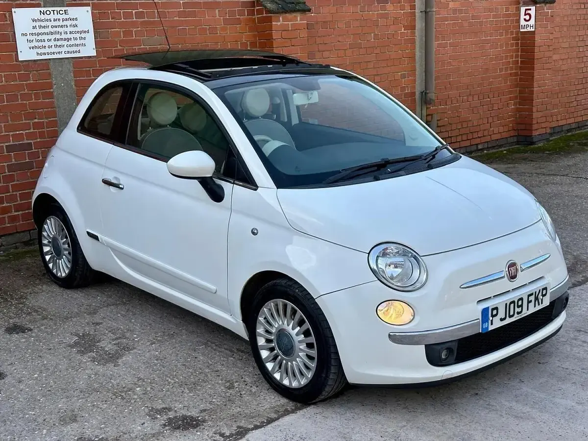 Used Fiat 500 Lounge 69 HP (50 kW) 2009 White Cabriolet