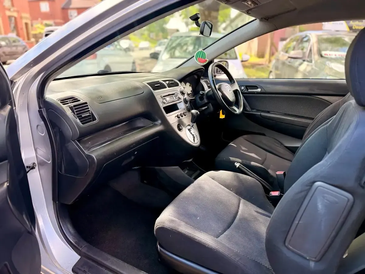 Used Honda Civic SE 110 HP (80 kW) 2004 Silver Hatchback