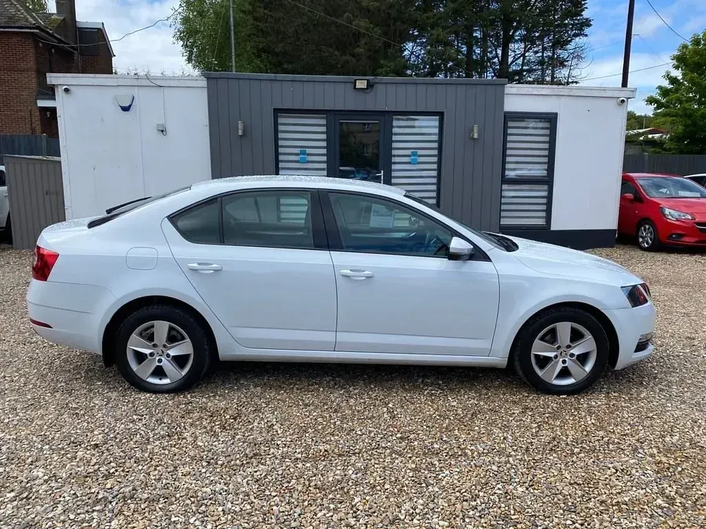 Gebraucht Skoda Octavia SE 116 PS (85 kW) 2019 Weiß Kleinwagen