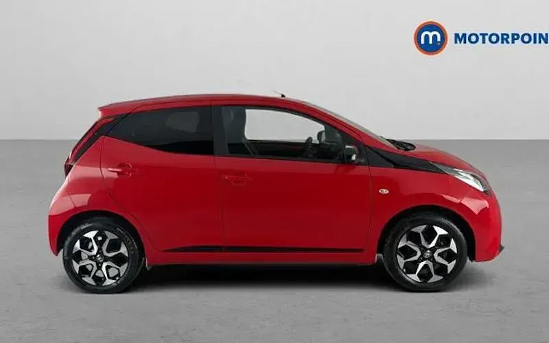 Used Toyota Aygo Trend 72 HP (52 kW) 2021 Red Hatchback