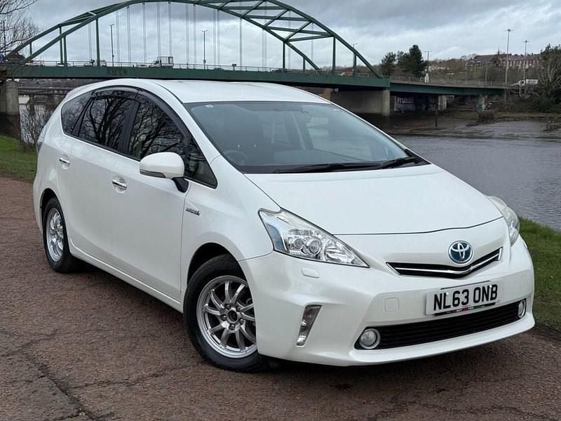 Used Toyota Prius 70 HP (51 kW) 2013 White Hatchback