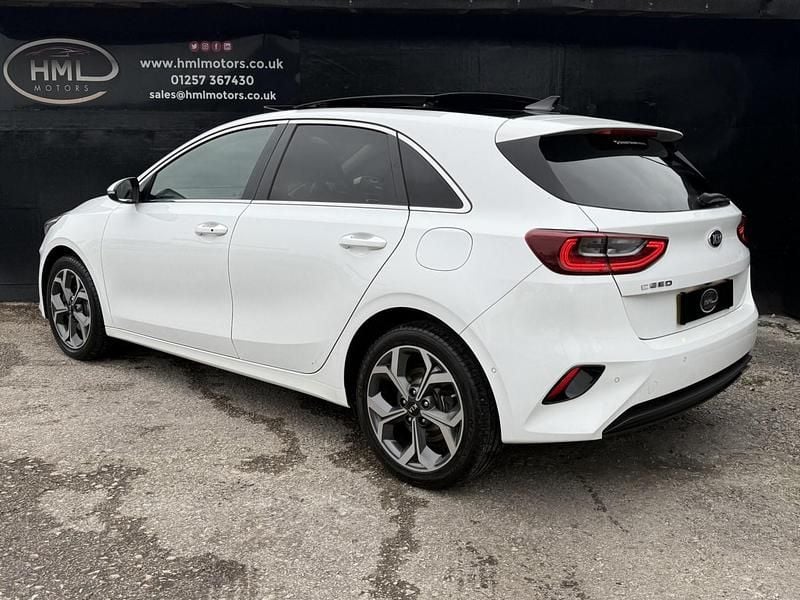 Used Kia Ceed First Edition 138 HP (101 kW) 2018 White Hatchback