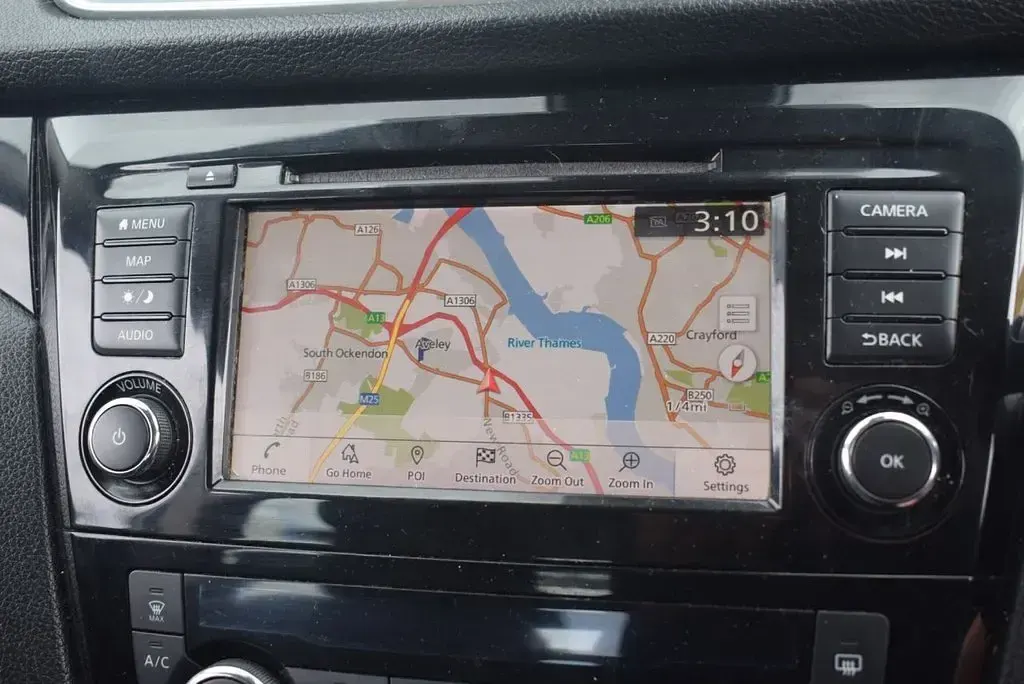Used Nissan Qashqai Acenta Premium 115 HP (84 kW) 2019 Grey SUV