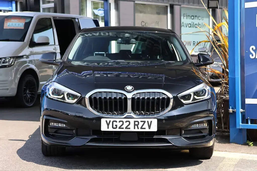 Used BMW 118 Sport Line 136 HP (100 kW) 2022 Jet black Hatchback