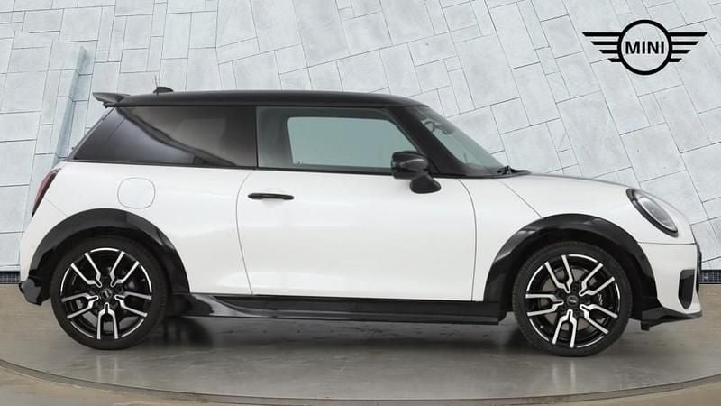 Used Mini Cooper Hatch 113 kW (154 HP) 2025 White Hatchback