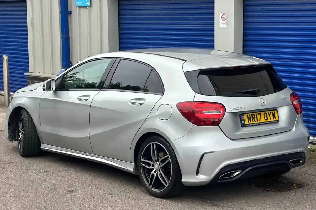 Käytetty Mercedes A200 AMG line 2017 Hopea Viistoperä