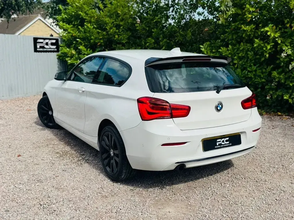Used BMW 120 Sport Line 177 HP (130 kW) 2016 White Hatchback