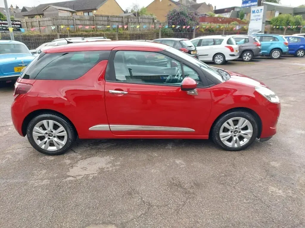 Begagnad Citroën DS3 2013 Röd Halvkombi