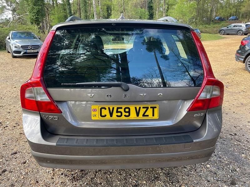Usado Volvo V70 SE 2009 Cinzento Carrinha