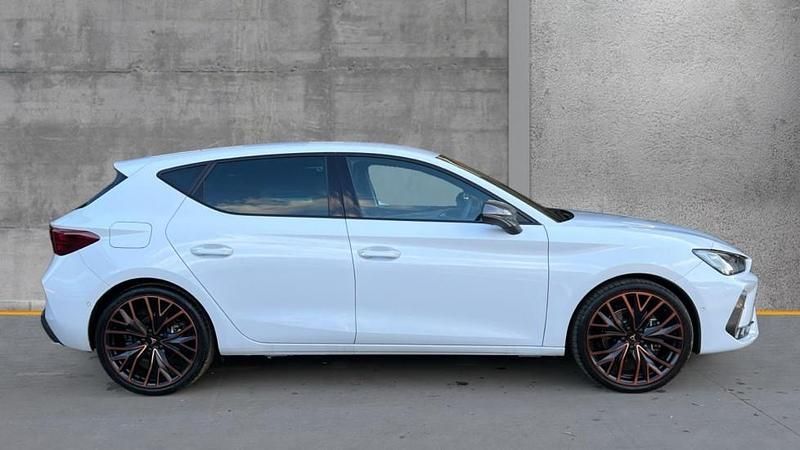 Used Cupra Leon 204 HP (150 kW) 2025 White Hatchback