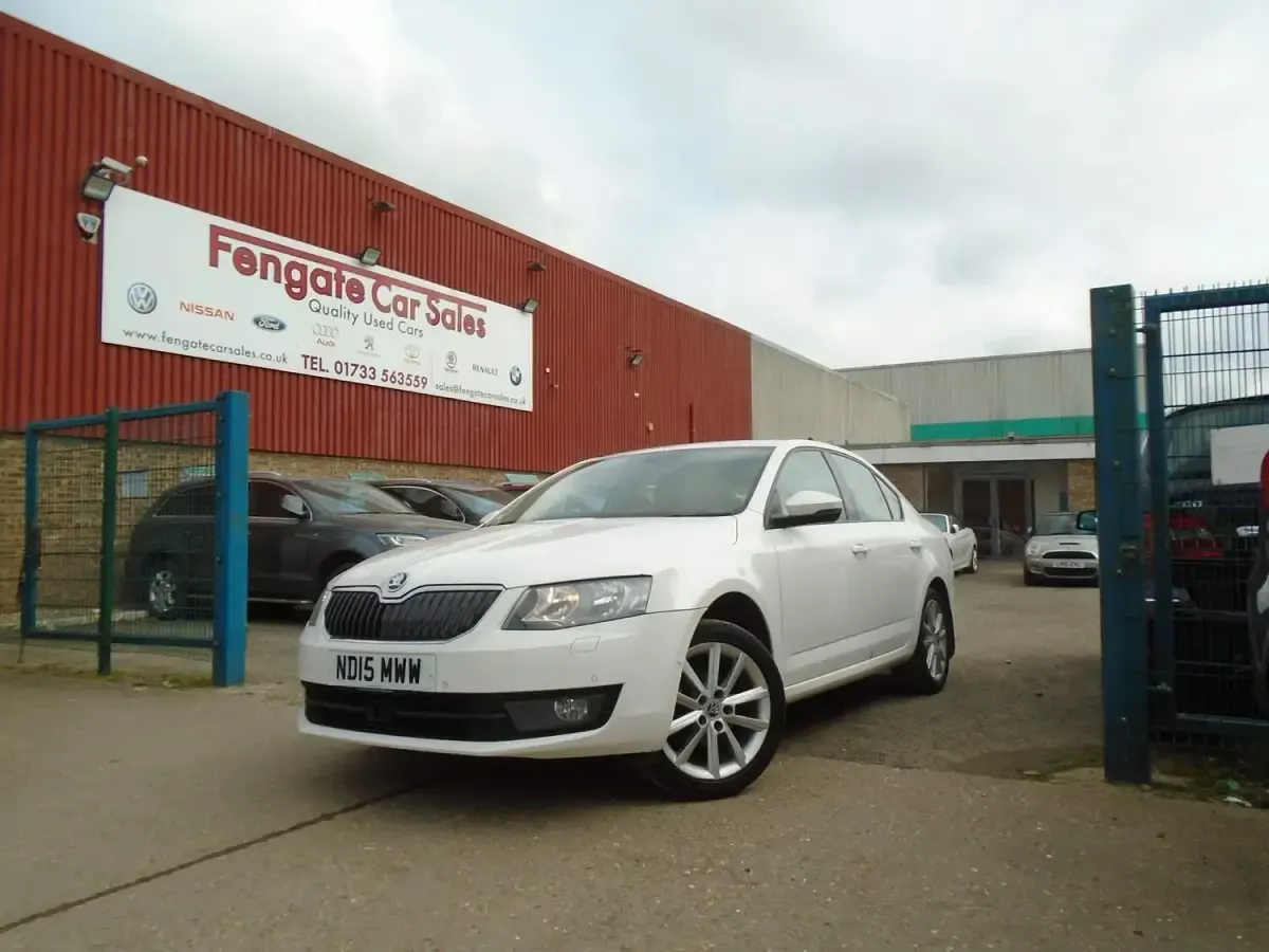Used Skoda Octavia Elegance 2015 White Hatchback