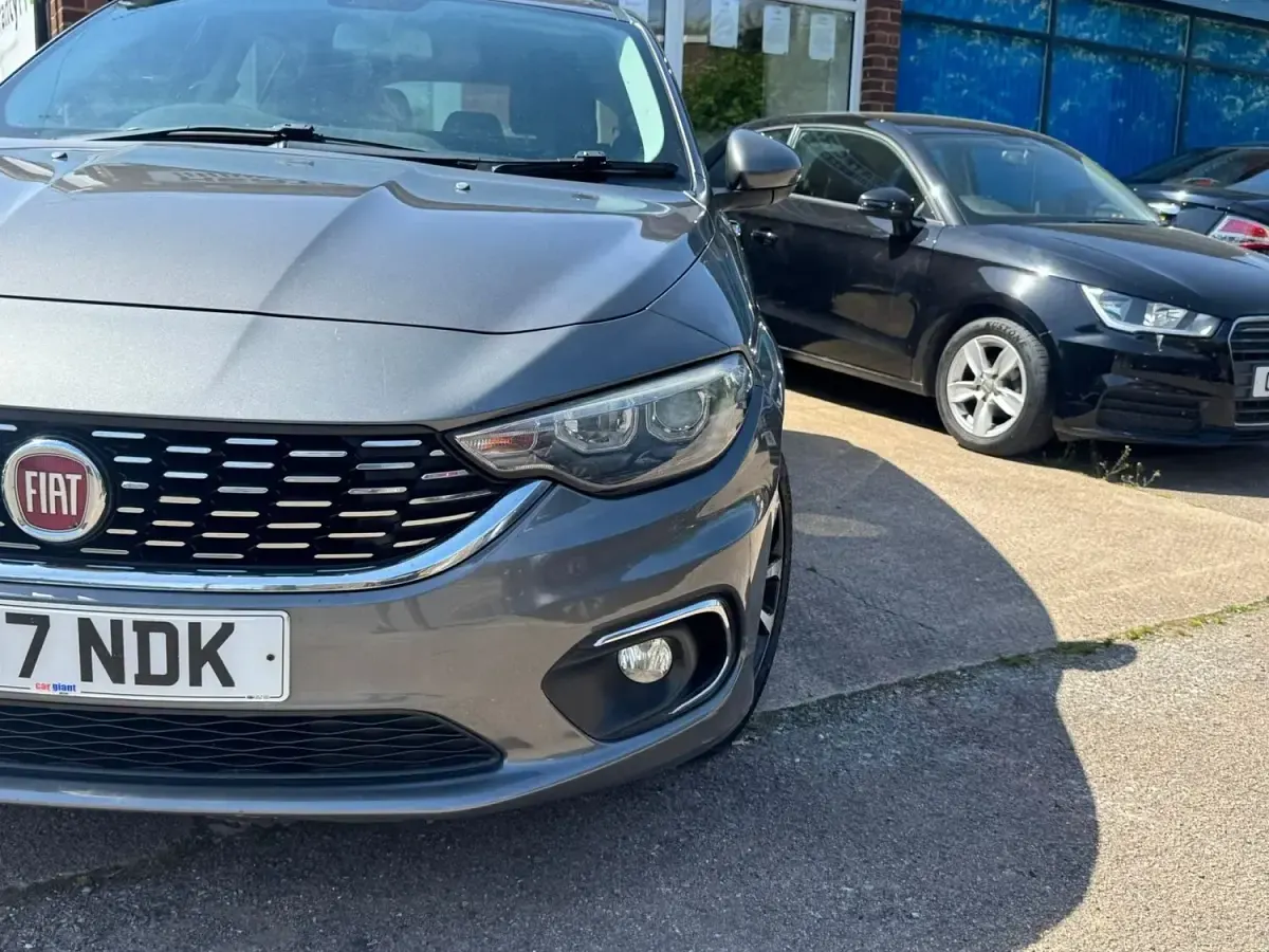 Used Fiat Tipo Lounge 95 HP (69 kW) 2017 Grey Hatchback