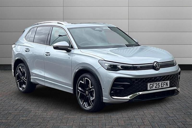 Dolphin grey Used 2025 VW Tiguan Match SUV | £32,990 - Image 1/3
