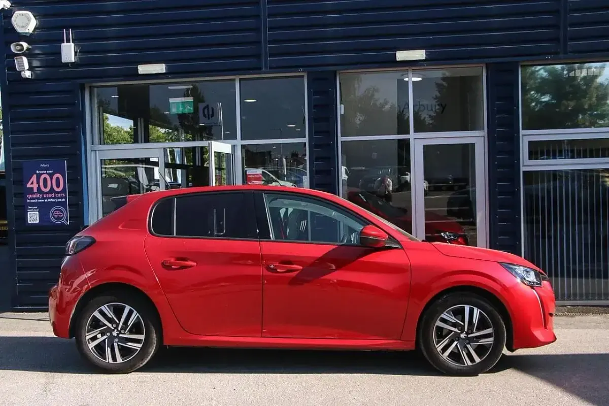 Used Peugeot 208 Allure 101 HP (74 kW) 2021 Red Hatchback