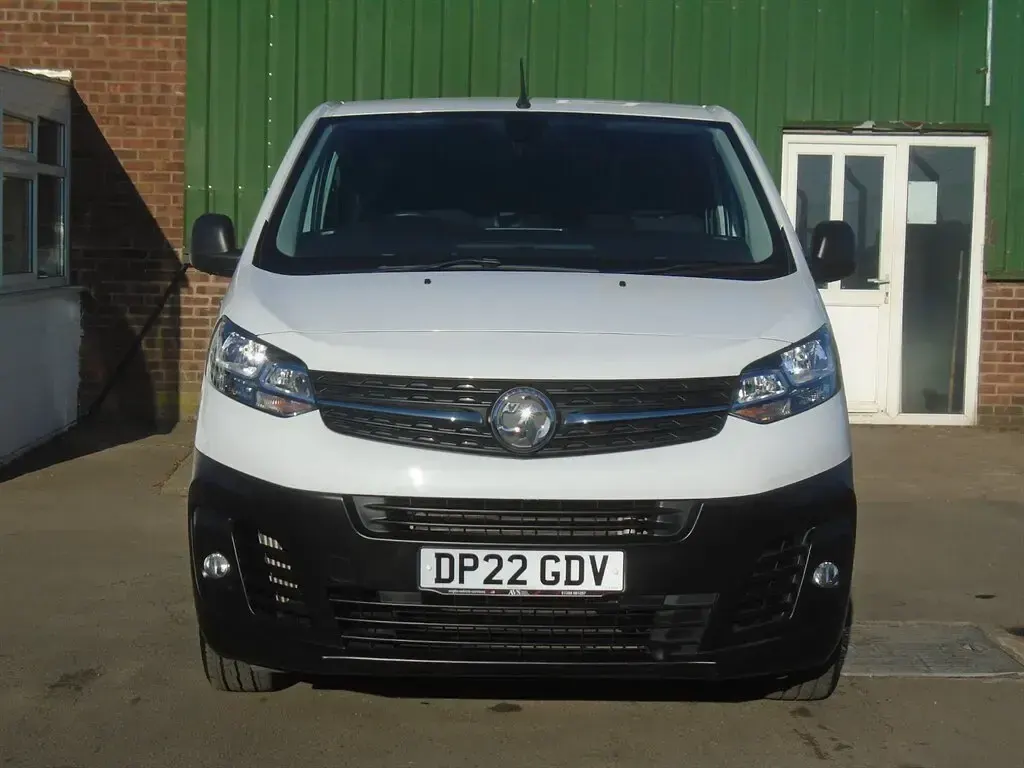 Used Vauxhall Vivaro S 100 HP (73 kW) 2022 White MPV