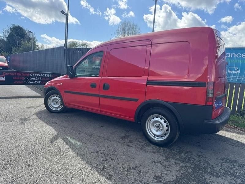 Second-hand Vauxhall Combo 75 CP (55 kW) 2010 Roșu Monovolum