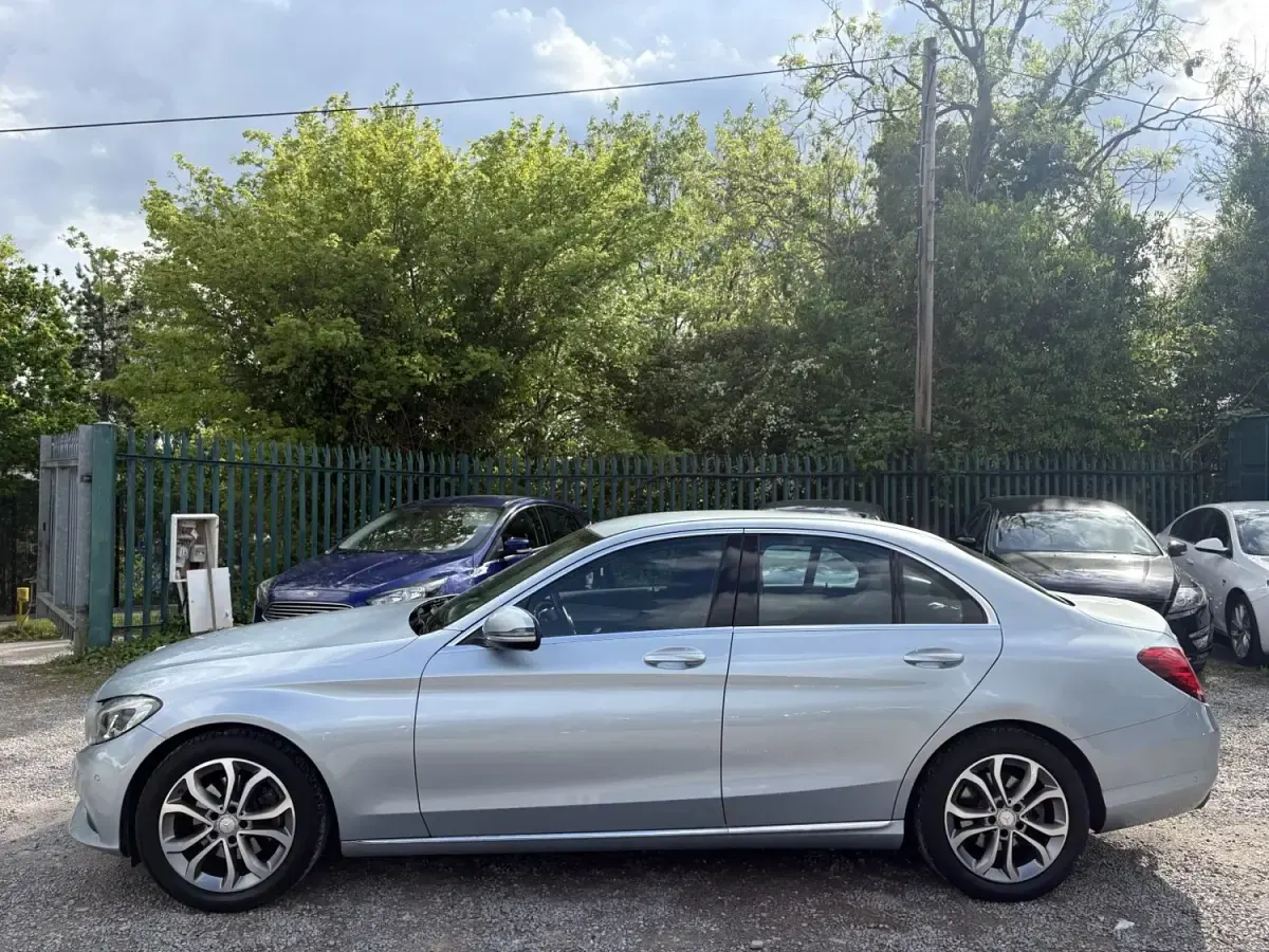 Używany Mercedes C220 170 KM (125 kW) 2016 Srebrny Sedan/Limuzyna