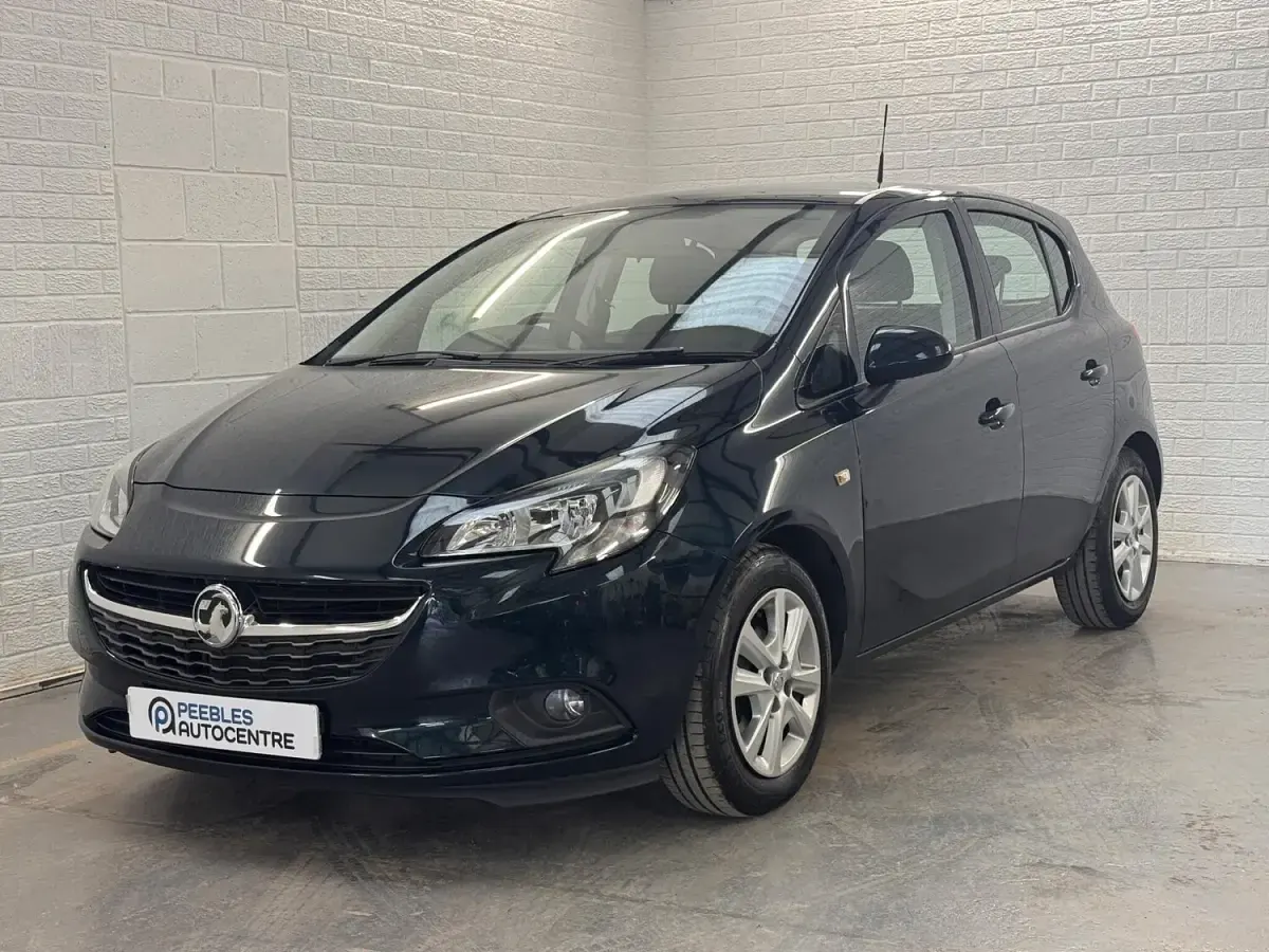 Used Vauxhall Corsa Design Edition 70 HP (51 kW) 2015 Green Hatchback