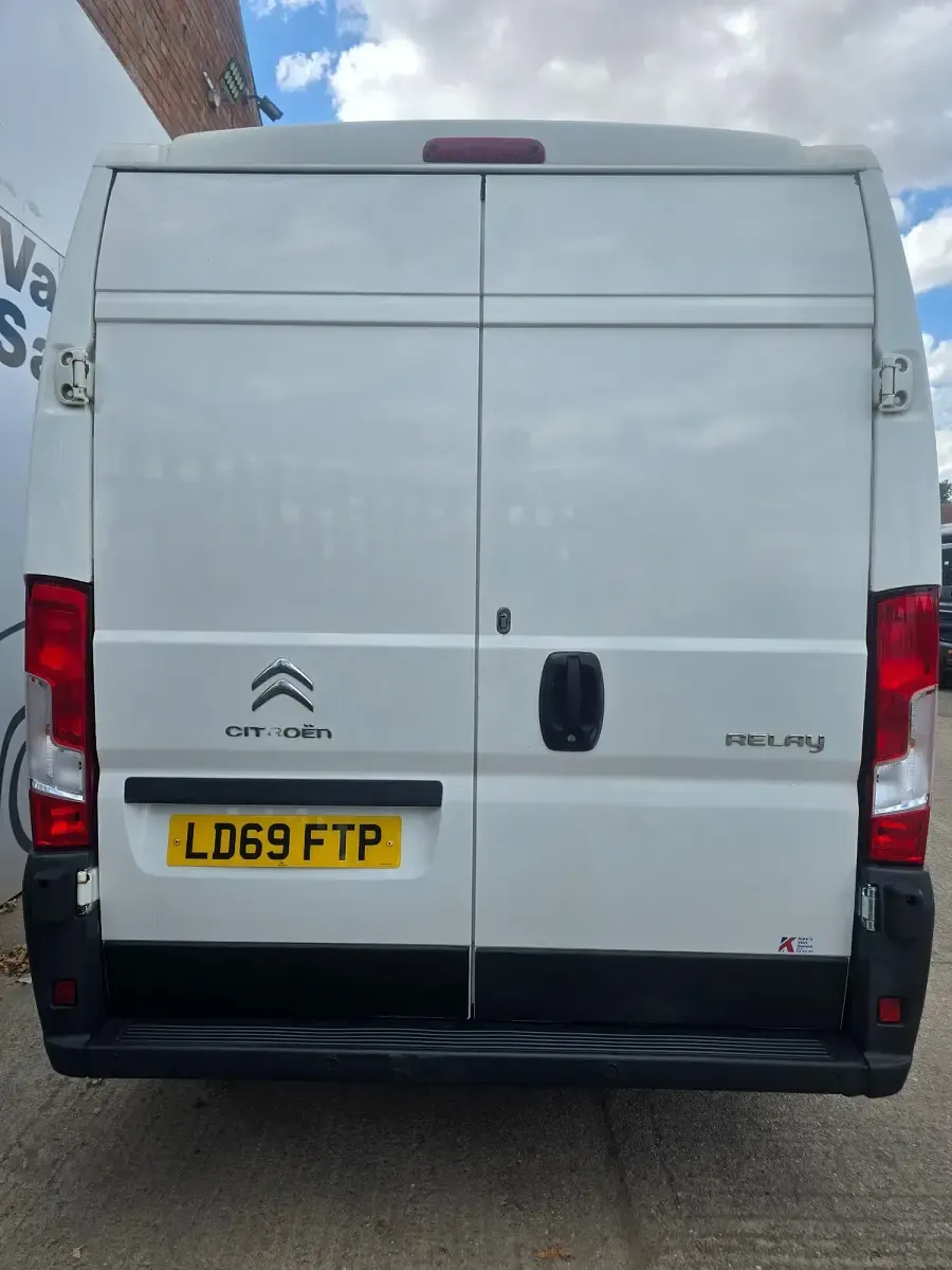 Used Citroën Relay 140 HP (102 kW) 2019 White Van