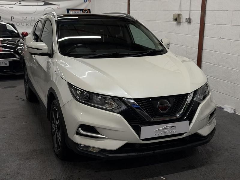 Used Nissan Qashqai N-Connecta 115 HP (84 kW) 2017 White SUV
