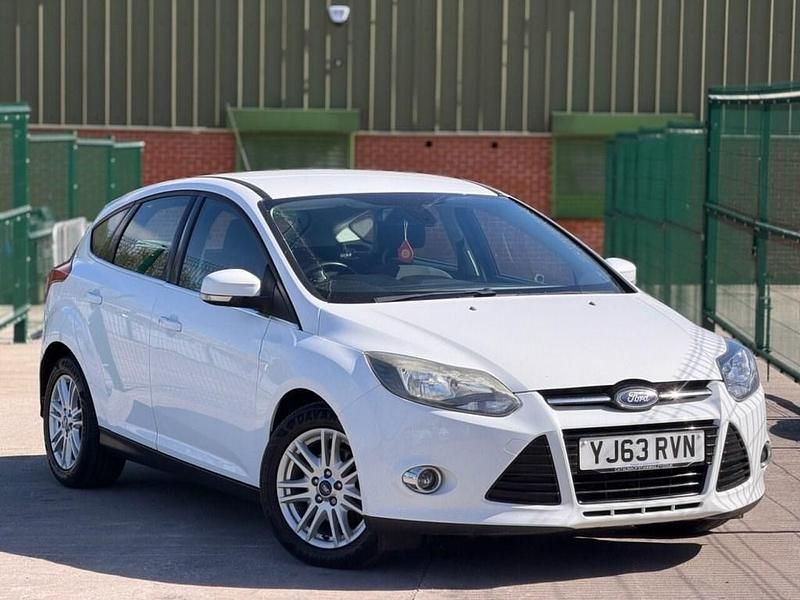 Used Ford Focus Titanium 115 HP (84 kW) 2013 White Hatchback