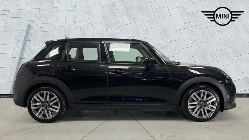 Używany Mini Cooper Hatch 113 kW (154 KM) 2025 Czarny Hatchback