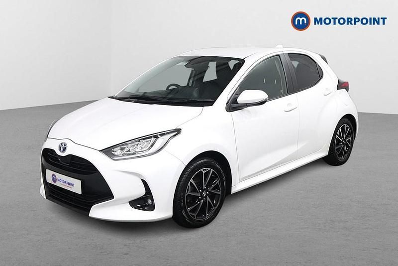 Used Toyota Yaris Hybrid Design 2023 White Hatchback