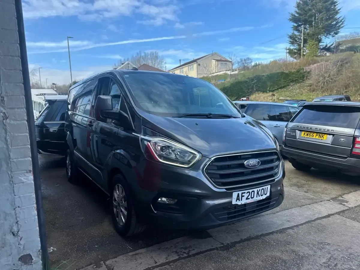 Usado Ford Transit Custom Limited 130 HP (95 kW) 2020 Cinzento Van