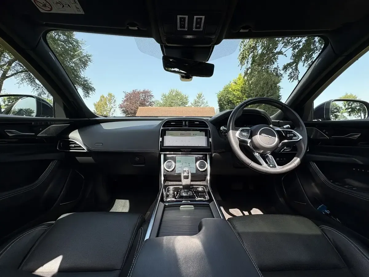Used Jaguar XE R-Dynamic 250 HP (183 kW) 2019 Blue Sedan