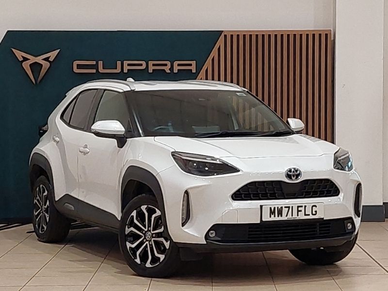 White Used 2022 Toyota Yaris Hybrid Design Estate | £18,698 (Good price) - Image 1/4