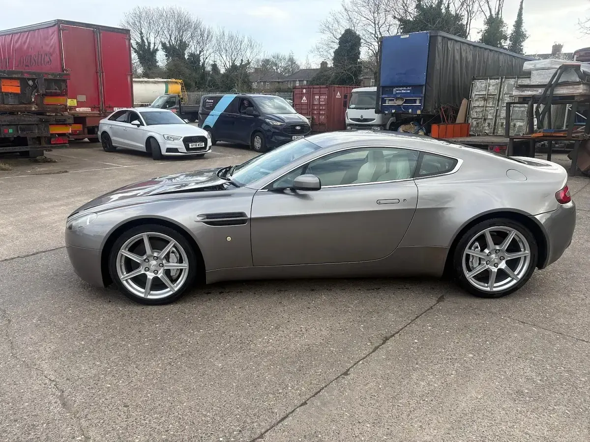 Used Aston Martin V8 Vantage 380 HP (279 kW) 2006 Silver Hatchback