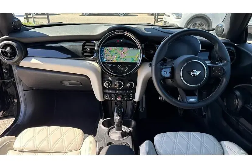 Begagnad Mini John Cooper Works 231 HK (169 kW) 2023 Svart Halvkombi