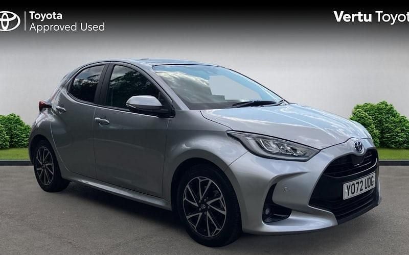 Used 2025 Toyota Yaris Hybrid Design Hatchback | £16,830 (Super price) - Image 1/4