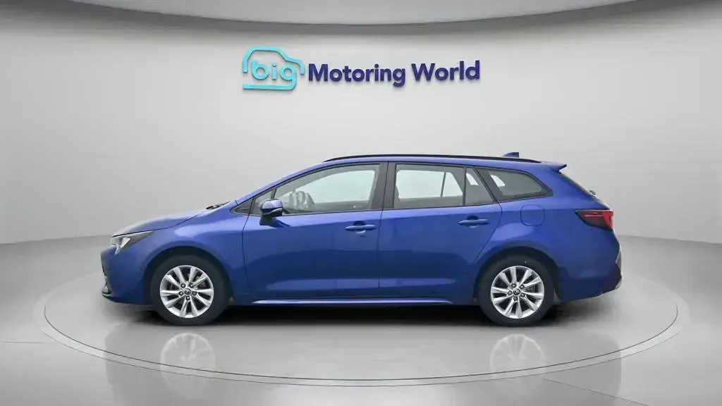 Used Toyota Corolla 140 HP (102 kW) 2023 Blue Estate